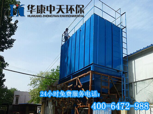 華康員工正在為合肥復(fù)合肥廠(chǎng)安裝布袋除塵器的主機(jī)